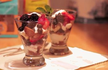 yogurt-nutcake-parfait.jpg